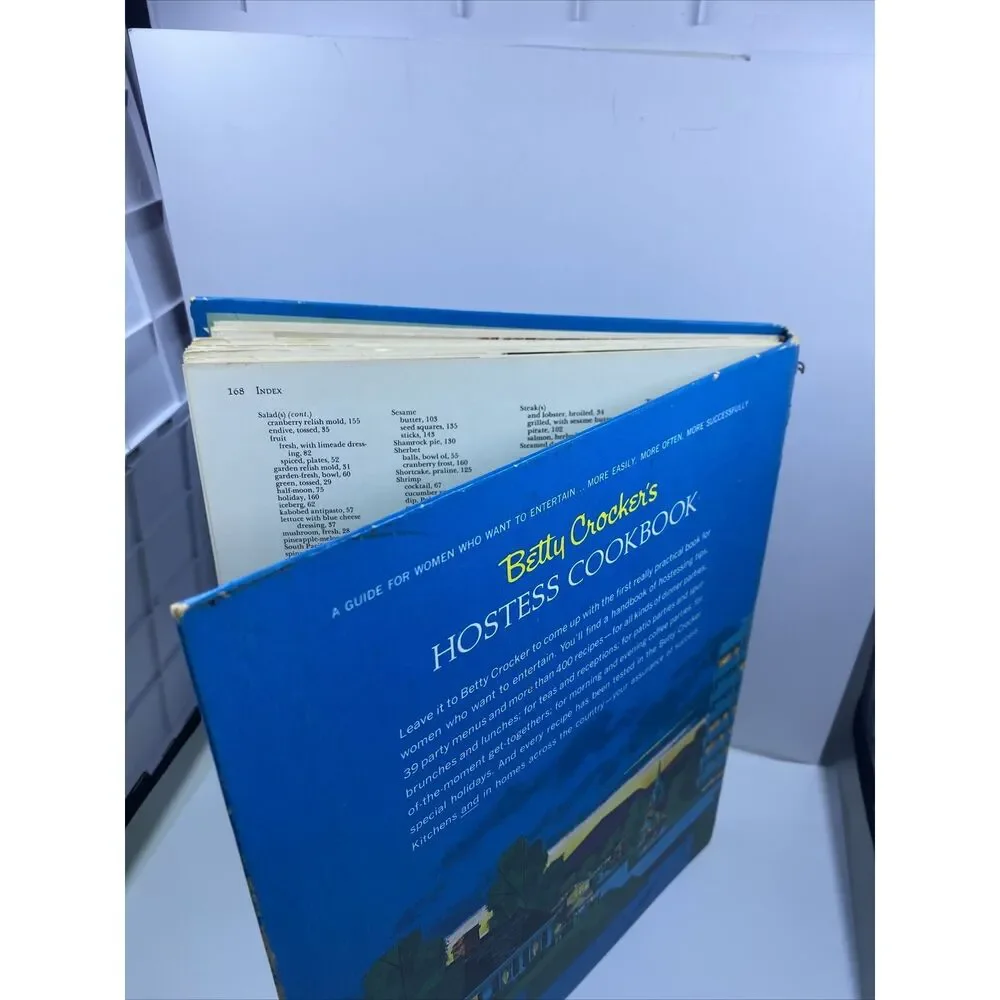 Betty Crocker's Hostess Cookbook 1967 1960's Housewife Recipes 2nd Print/1st Ed